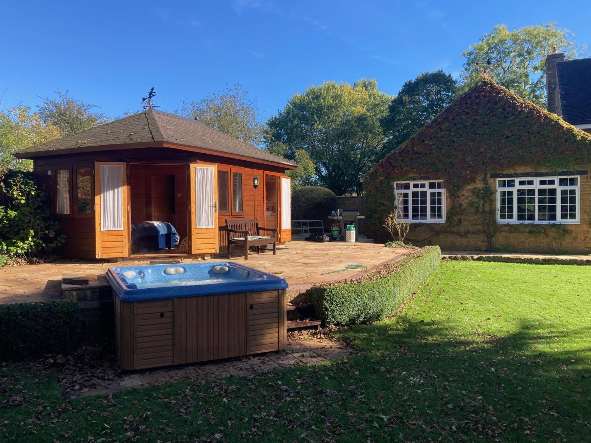 Exclusive 2 Bedroom Apartment With Summer House And Hot Tub Daventry Eksteriør bilde