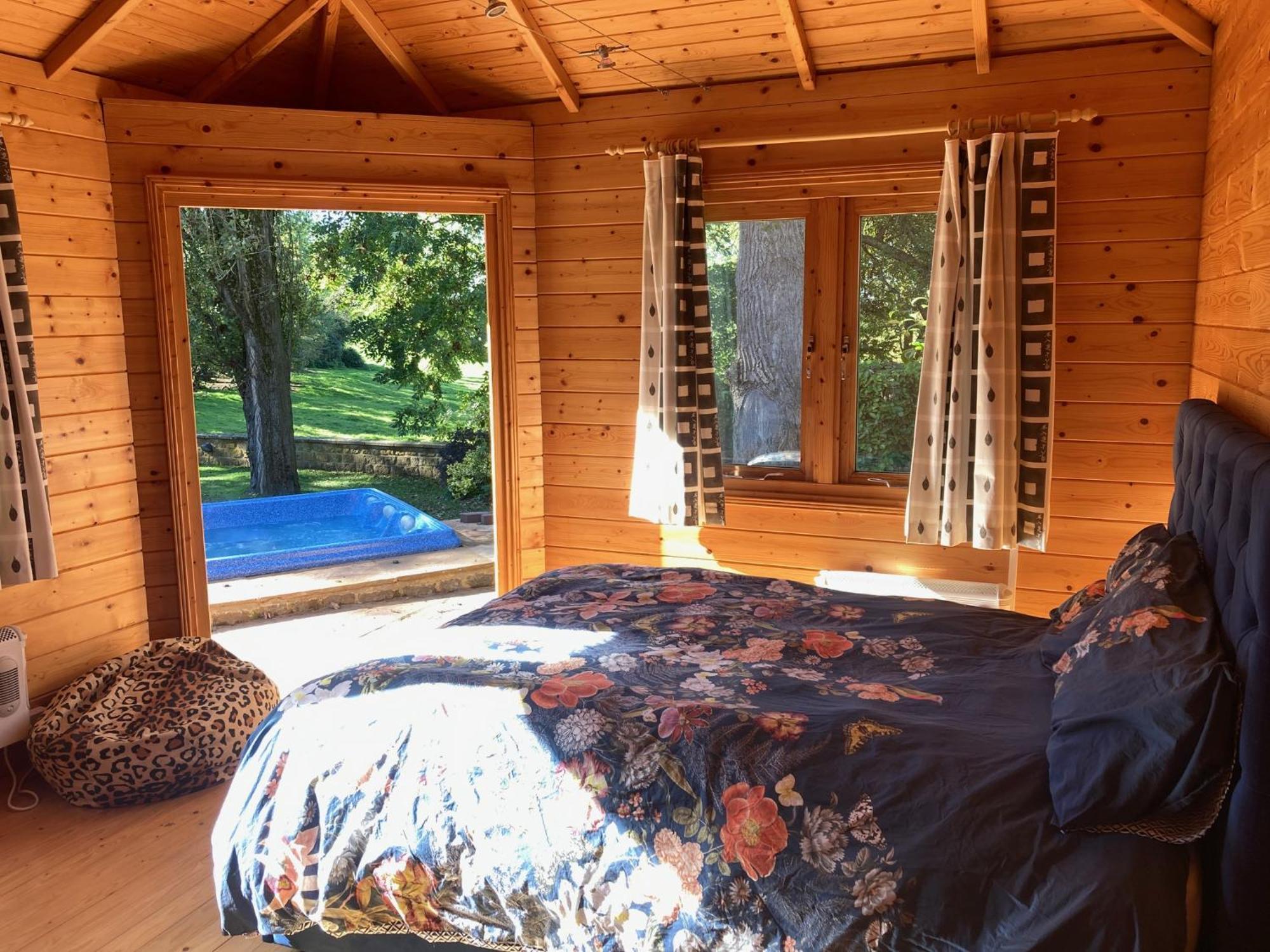 Exclusive 2 Bedroom Apartment With Summer House And Hot Tub Daventry Eksteriør bilde