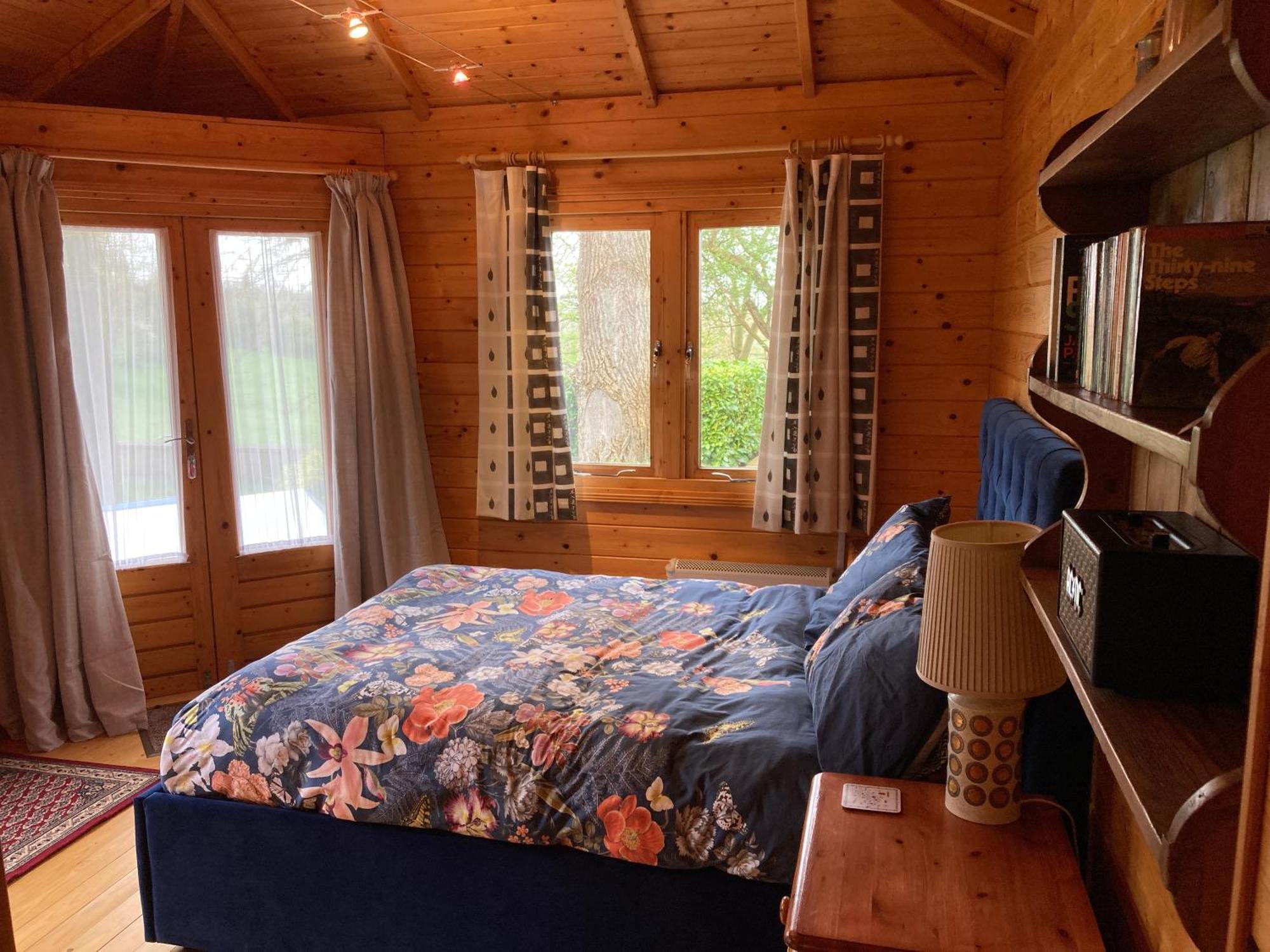 Exclusive 2 Bedroom Apartment With Summer House And Hot Tub Daventry Eksteriør bilde